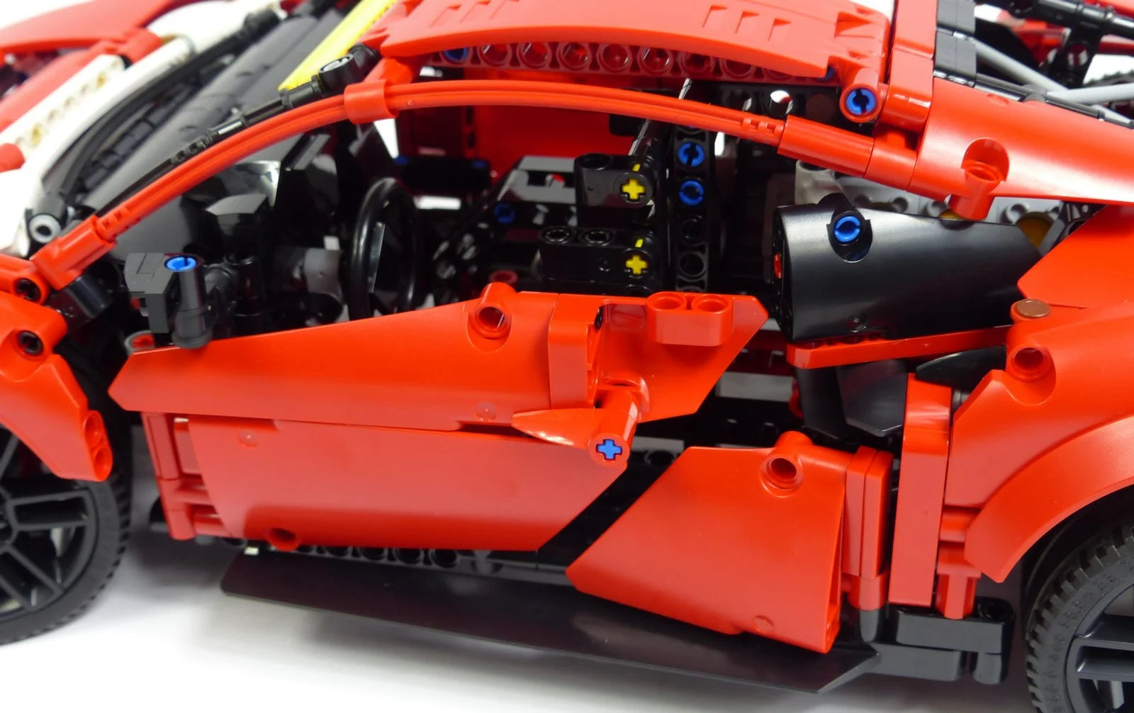 Mego TECH – 488 GTE Performance Rennwagen (1684 Teile 🔩)
